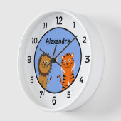 かわいいライオンの虎に、青い白い子の名前をつける 壁時計 (傾斜)
