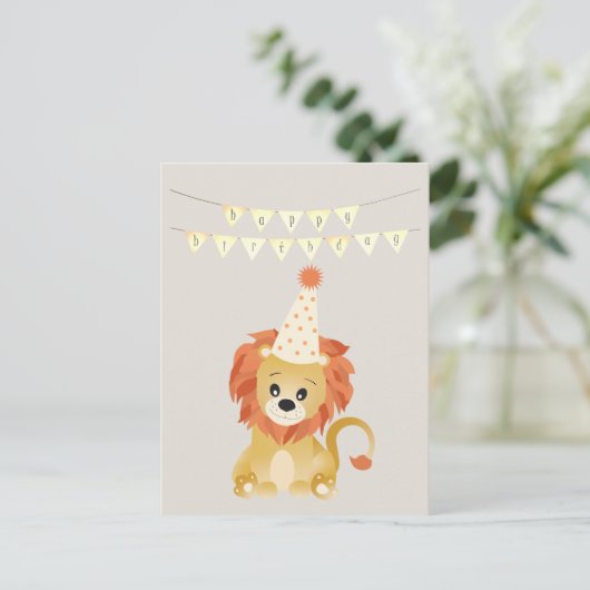 かわいいライオン着用パーティーハット誕生日バナーロール ポストカード (スタンド正面)