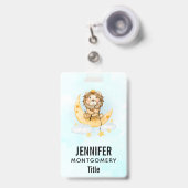 かわいいライオン魚釣りオンザムーンウォーターカラー バッジ (正面（伸縮クリップ）)