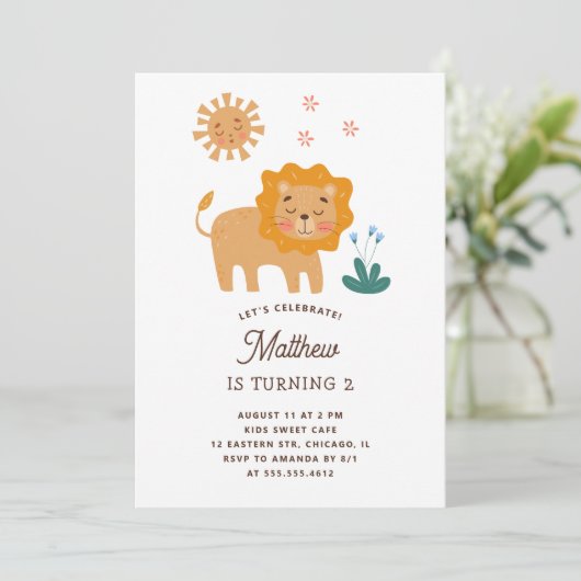かわいいライオン。サファリおもしろいー動物ベビー子供の誕生日 招待状 (スタンド正面)