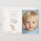 かわいいライトブルーの赤ちゃんウサギの1歳誕生日 招待状 (正面)