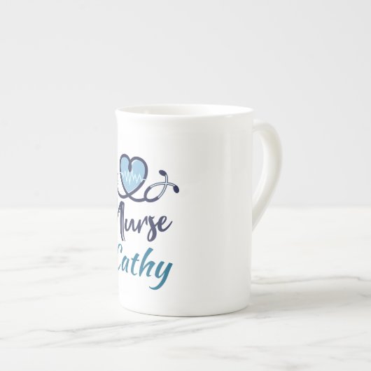 かわいいライフラインナースブルーハートパーソナライズ ボーンチャイナマグカップ (正面右)