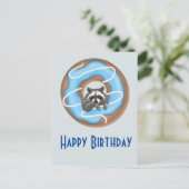 かわいいラクーンとスイートドーナツハッピーバースデーブルー ポストカード (スタンド正面)