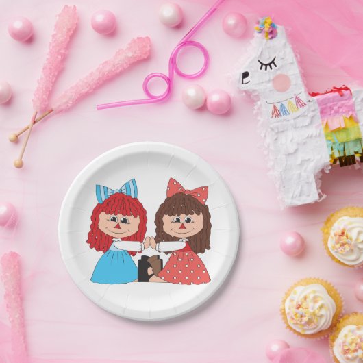 かわいいラグドール友達と弓とドレスを持つ女の子 ペーパープレート (パーティー)