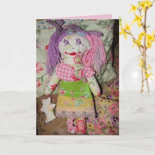かわいいラグドール小さな女の子誕生日紫色の人形カード カード (黄色い花)