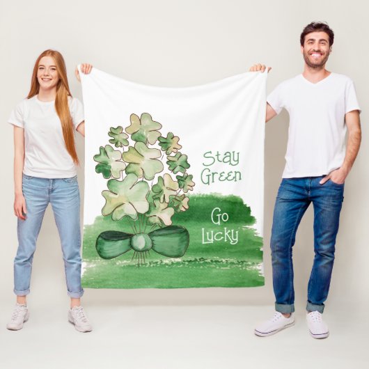かわいいラッキーシャムロッククローバーの水色 フリースブランケット (インサイチュ)