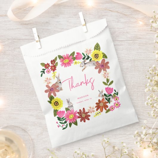 かわいいラビットバニーガールベビーシャワー招待状 フェイバーバッグ (クリップ留めされた状態)