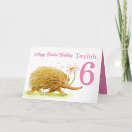 かわいいランニングエヒドナの女の子は6歳の誕生日を飾った カード