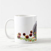 かわいいリス食べルのリンゴ コーヒーマグカップ (左)