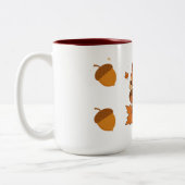 かわいいリス食べルの紅葉付きコーン ツートーンマグカップ (左)