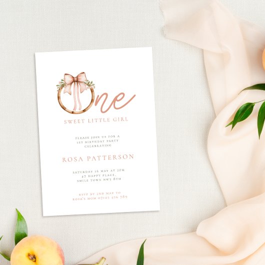 かわいいリトルガール ボウ＆フープ 1歳の誕生日 招待状