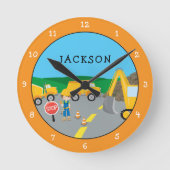 かわいいリトルボーイ建築車モノグラムの両 ラウンド壁時計 (正面)