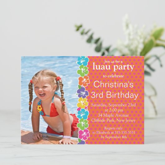 かわいいルアウ(ハワイ式宴会)の小さな女の子のバースデーパーティ招待状 招待状 (スタンド正面)