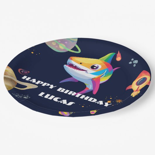 かわいいレインボーシャーク銀河系ロケット誕生日パーティー ペーパープレート (アングル)