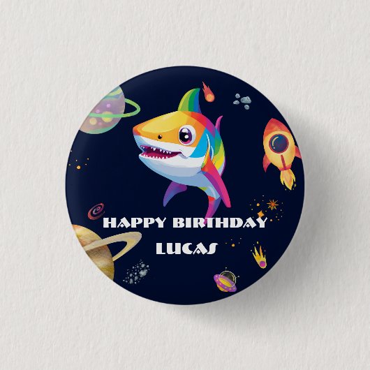 かわいいレインボーシャーク銀河系ロケット誕生日パーティー 缶バッジ (正面)