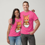 かわいいレッドパンダ食べーのラ日本のーメン Tシャツ (ユニセックス)