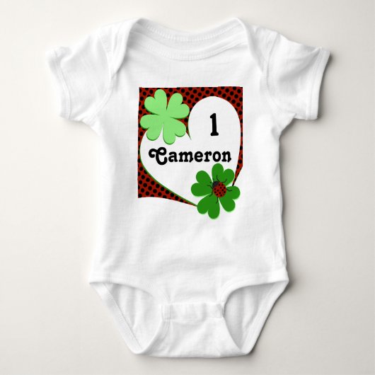 かわいいレディバグ＆クローバーの葉の1歳の誕生日ベビー服 ベビーボディスーツ (正面)