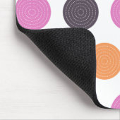 かわいいレトロのオレンジ紫色のピンクの水玉模様パターン マウスパッド (コーナー)