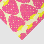 かわいいレトロイチゴの模様（明るいピンク） 薄葉紙 (詳細)