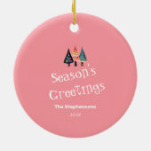 かわいいレトロクリスマスツリーピンクホリデイ セラミックオーナメント (裏面)