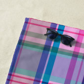 かわいいレトロピンクの格子模様パーソナライズされた名 ビーチタオル (インサイチュ)