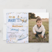 かわいいレトロブルーの飛行機が2歳を超える誕生日に飛ぶ|過去記事 招待状 (正面)