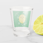 かわいいレモンのフルーツ漫画のバブルイラストレーション ショットグラス (裏面)