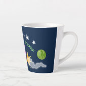 かわいいロケット船の宇宙漫画イラストレーション カフェラテマグ (右)