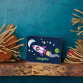 かわいいロケット船の宇宙漫画イラストレーション フォトプラーク (側面)