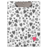 かわいいロマンチックな灰色のピンクの手描きハート クリップボード (正面)