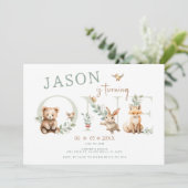 かわいいワイルドワン ウッドランド 1歳誕生日 男の子 招待状 (スタンド正面)