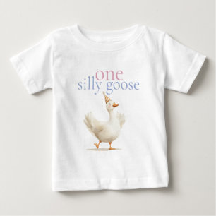 かわいいワン シリ―・グースの初めての誕生日 ベビーTシャツ