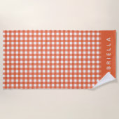 かわいいヴィンテージオレンジギンガムプレイドパーソナライズされた ビーチタオル (正面)