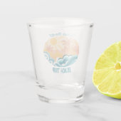 かわいいヴィンテージビーチウェーブスサンシャインブルーサーファー ショットグラス (裏面)
