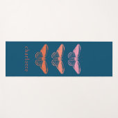 かわいいヴィンテージピンクバタフライイラストレーション ヨガマット (正面(横))