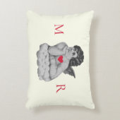 かわいいヴィンテージレッドホワイトケルビエンジェルイニシャル アクセントクッション (正面(垂直))