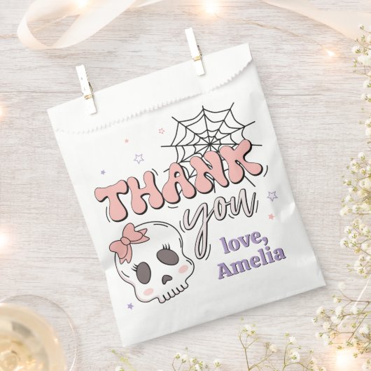 かわいい不気味ピンクのハロウィーン誕生日ありがとう フェイバーバッグ (クリップ留めされた状態)
