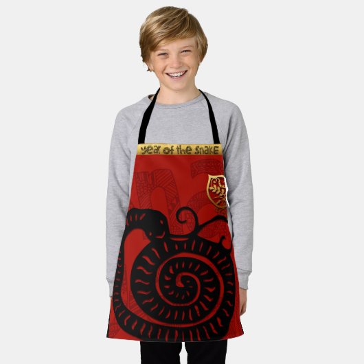 かわいい中国のスネークニューイヤー〔占星術の〕十二宮図誕生日KA エプロン (着用した状態)