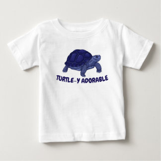 かわいい亀のイラストが描かれたブルーのベビーTシャツ ベビーTシャツ