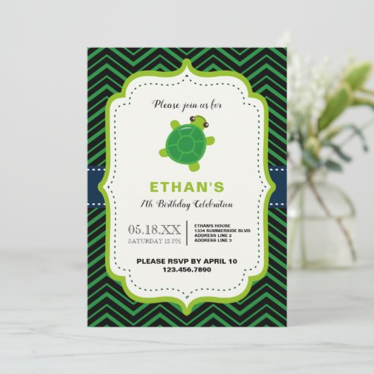 かわいい亀の緑の黒いかわいい子供の誕生日 招待状 (スタンド正面)