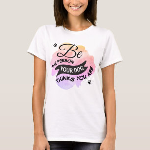 かわいい人になれ考え犬ピンク Tシャツ