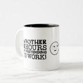 かわいい仕事をふりまいてもう8時間 ツートーンマグカップ (正面左)