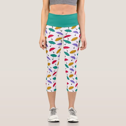 かわいい傘の雨の日パターンティール（緑がかった色）ヨガエクササイズ カプリレギンス (正面)