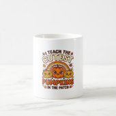 かわいい先生のかぼちゃの秋の教室ベクター デザイン コーヒーマグカップ (中央)