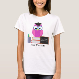 かわいい先生ピンクフクロウ新学期モノグラム Tシャツ