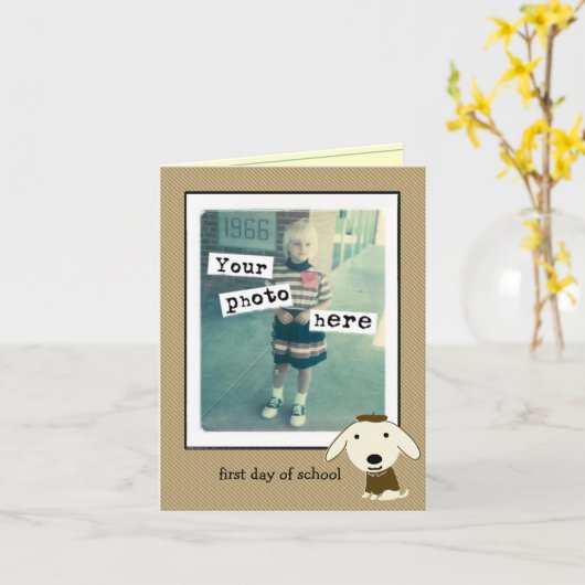 かわいい写真のための学校テンプレートの初日 カード (黄色い花)