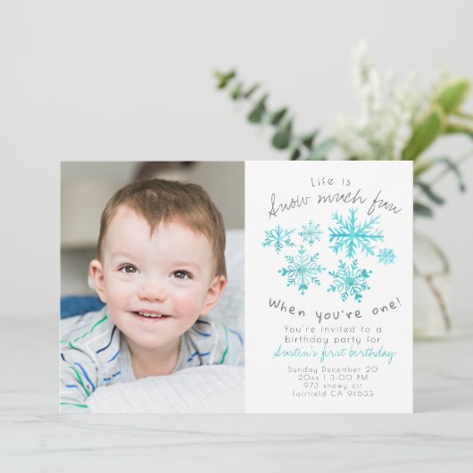 かわいい冬のスノーフレーク最初の誕生日の写真招待状 招待状 (スタンド正面)