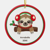 かわいい冬のナマケモノパーソナライズされたキッズクリスマス セラミックオーナメント (正面)