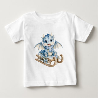 かわいい冬のベビードラゴン+そり+子供 ベビーTシャツ