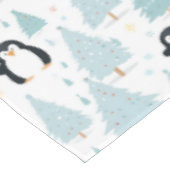 かわいい冬のペンギンのクリスマスブルー テーブルクロス (アングル)